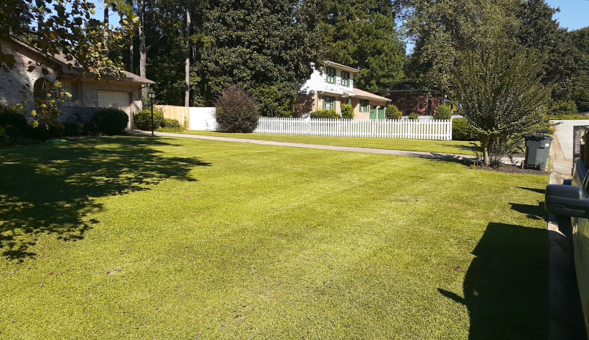 Lawn maintenance in Jonesboro, GA